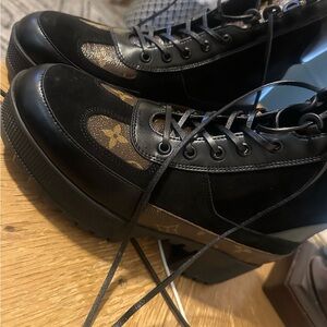Louis Vuitton Black and Brown woman’s Lace-Up Boots and bag . Brand new set.